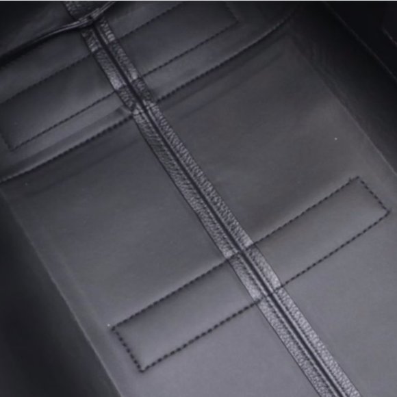 Balenciaga Hourglass Carryall Duffle Bag in Full-Grained Leather - Picture 6 of 9